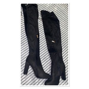 Brand new/Never worn Knee High Velvet Boots